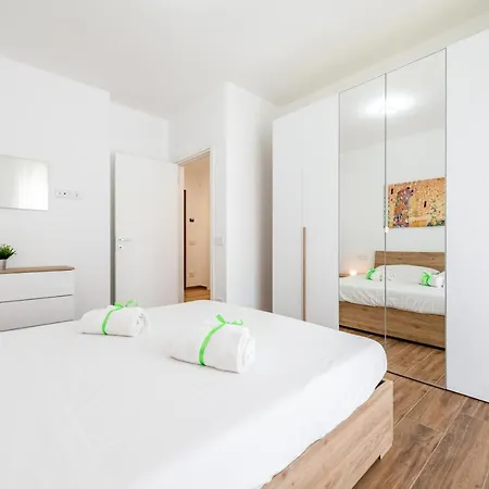 Apartment Station With Parking *