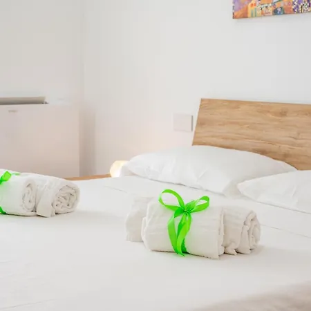 Guesthost - Station With Parking شقة