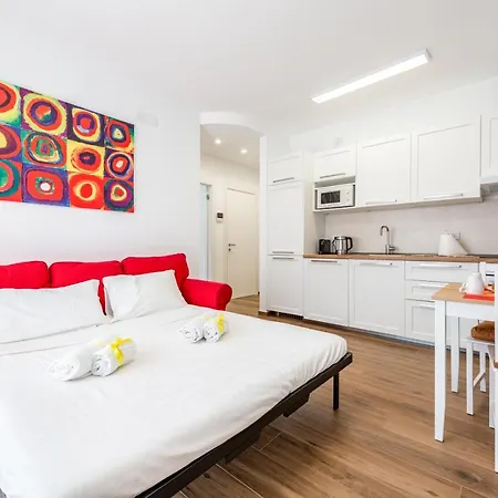 Guesthost - Station With Parking *