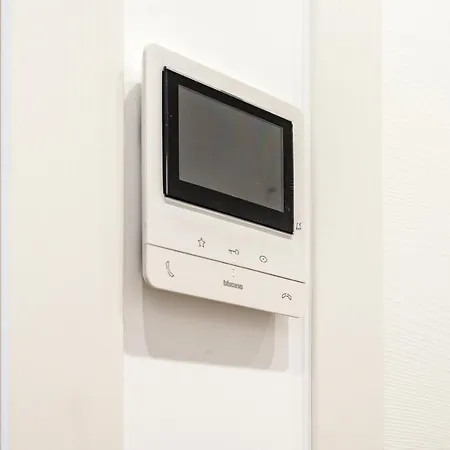 Guesthost - Station With Parking *