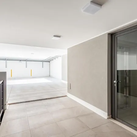 Guesthost - Station With Parking *